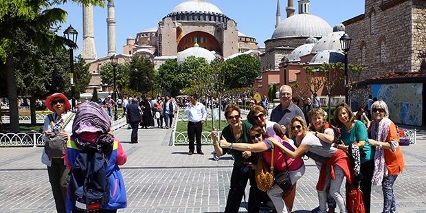 raw-sultanahmet-esnafi-mutlu-avrupali-turistler-geri-donuyor-489100870.jpg