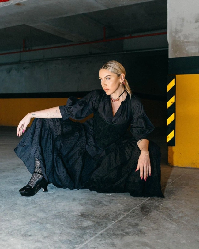 hadise-semt-oturusu-pzc6.webp