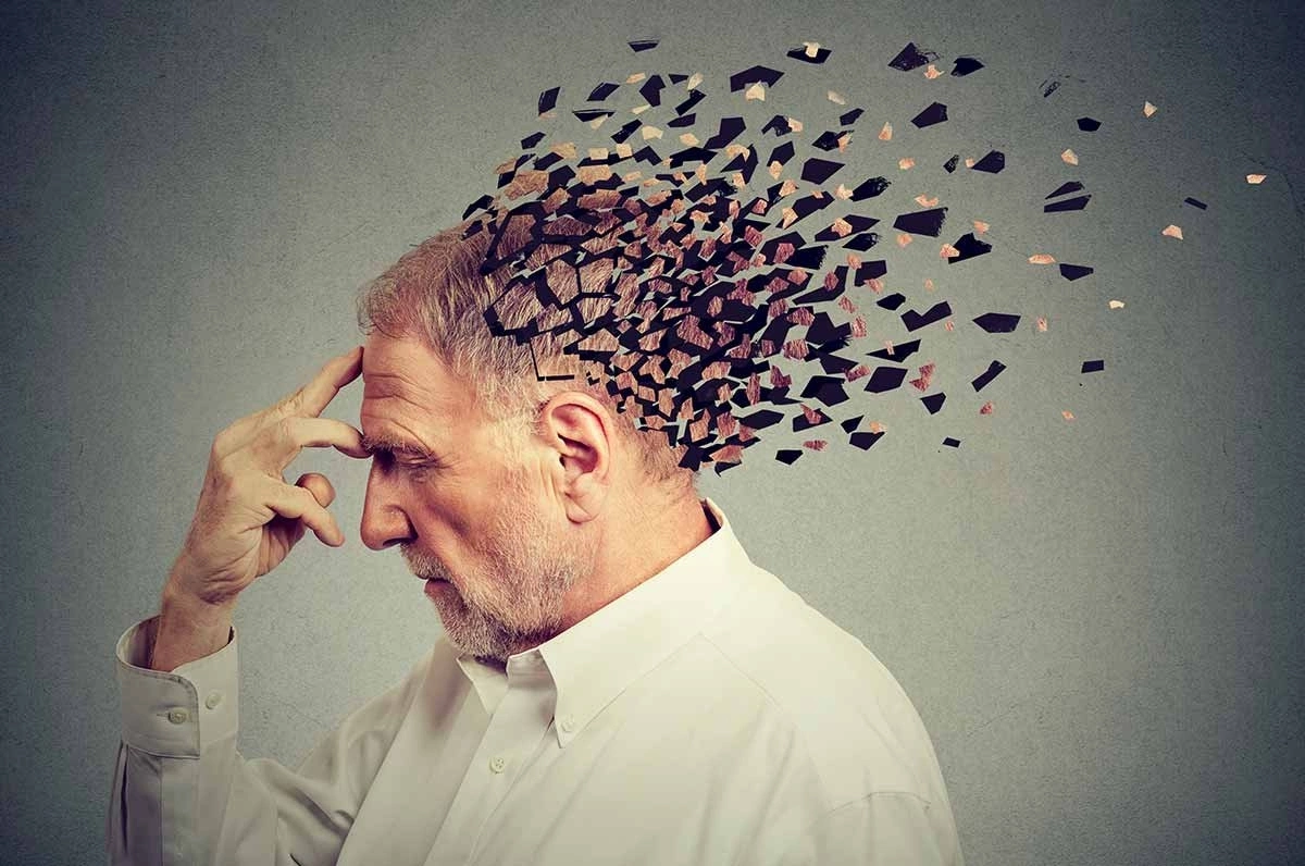 b-alzheimer-hastalari-ve-yakinlarina-oneriler.webp