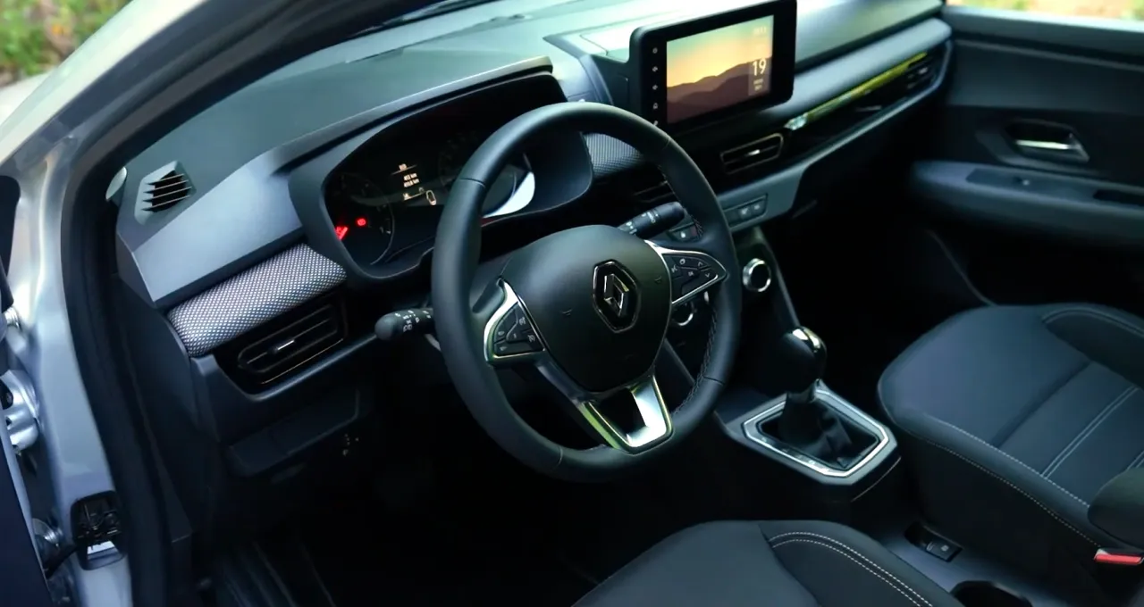 renault-taliant-2023-8-dj4g-png.webp