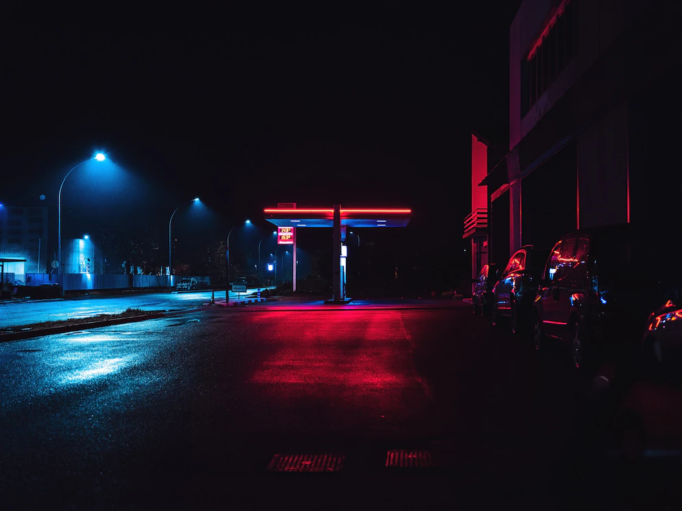 empty-road-with-blacklight-400718-34.webp