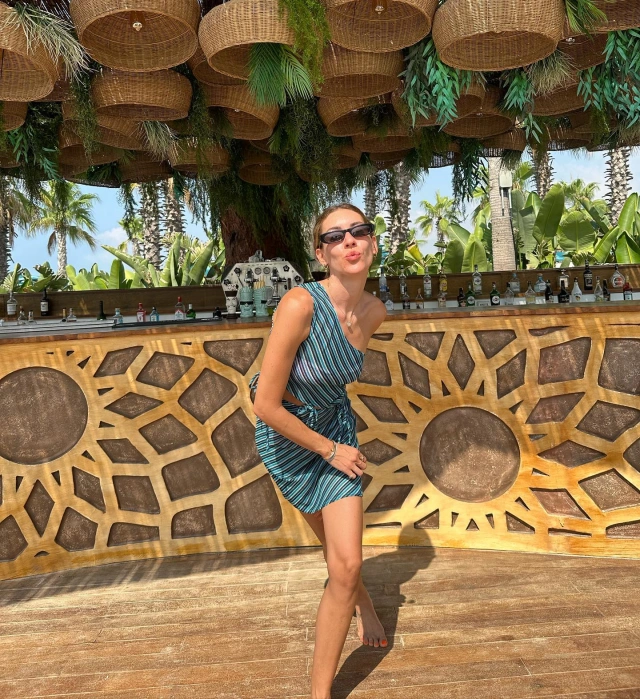 kim-der-2-cocuk-annesi-sinem-kobal-pvcj.webp