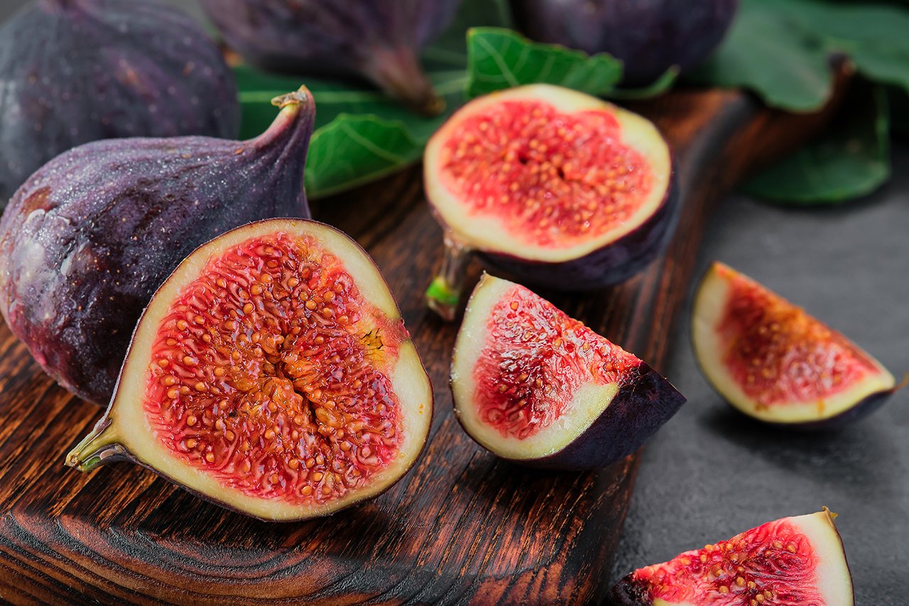 figs-cut-into-slices-wooden-cutting-board-closeup-selective-focus-horizontal-frame-seasonal-ripe-fig-fruits-mediterranean-diet-idea-advertising-001.jpg