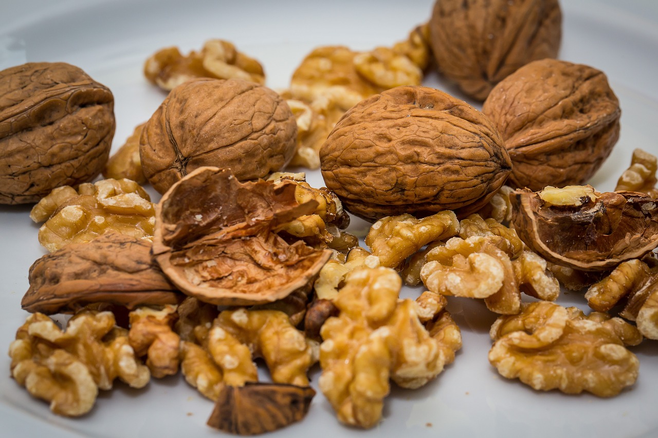 walnut-2816935-1280.jpg