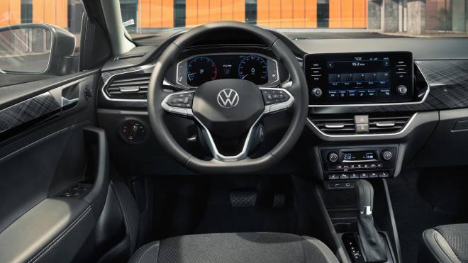 2020-volkswagen-polo-sedan-4.jpg