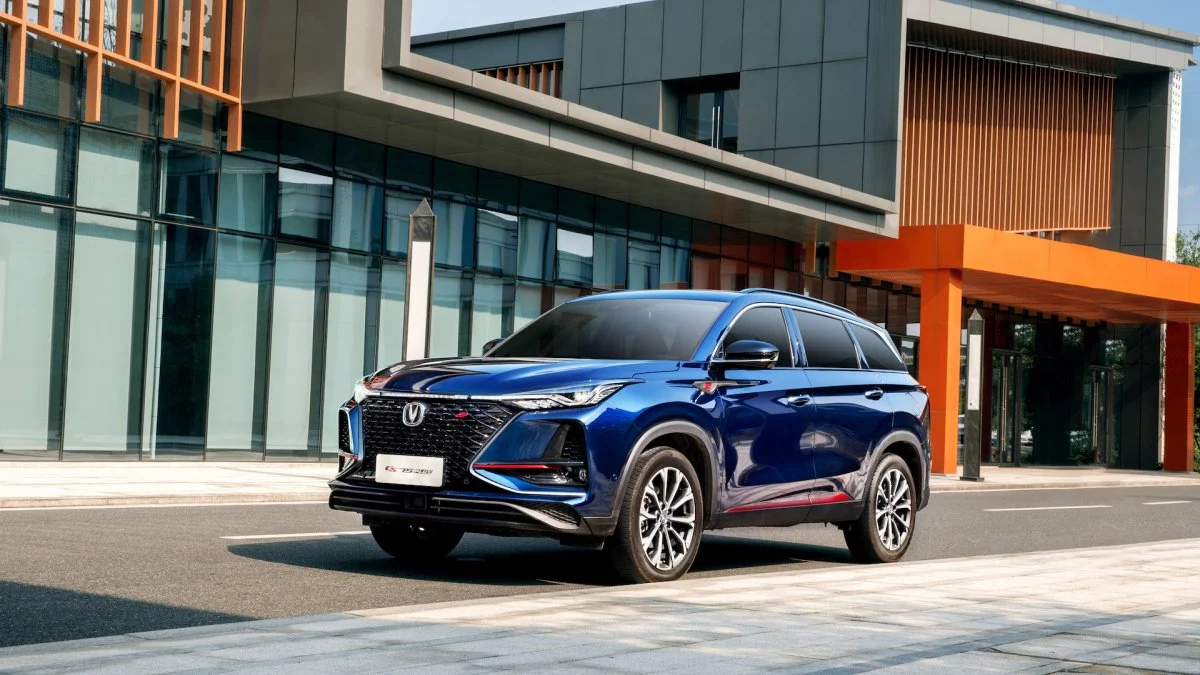 changan-cs75-plus-front-three-quarters-aa1d.webp