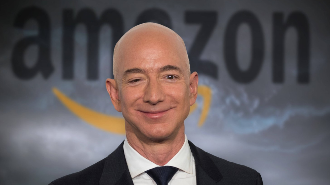 jeff-bezos-20-yili-askin-bir-sure-sonra-ilk-kez-amazon-hissesi-satin-aldi-mphr.jpg