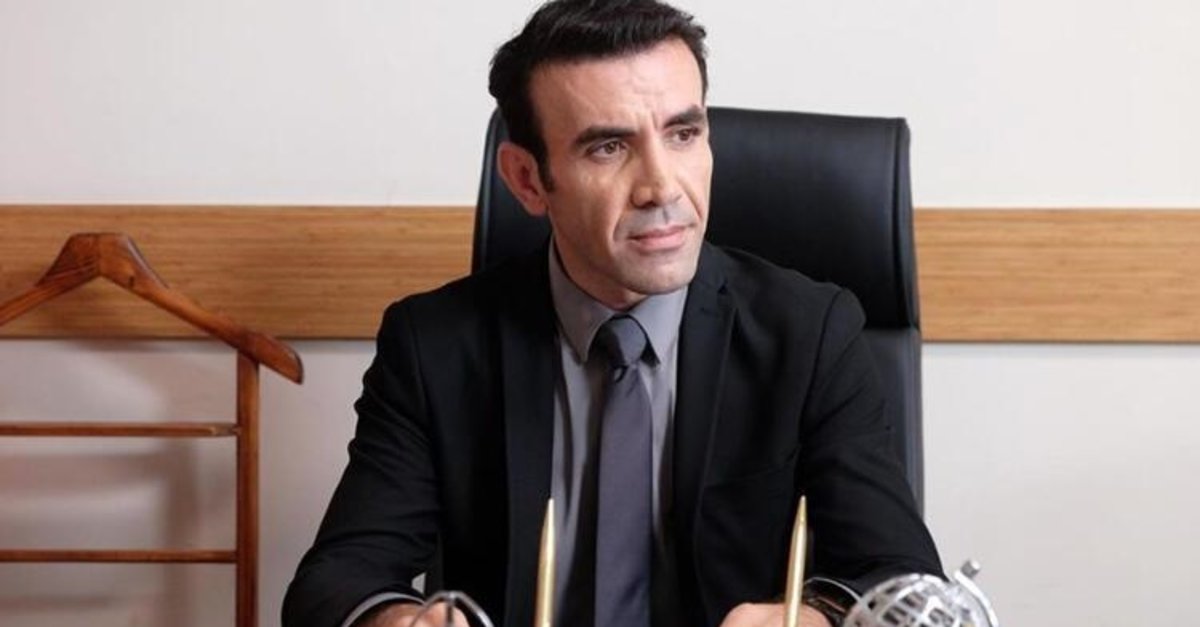 mehmet-yilmaz-ak-kimdir-kac-yasinda-ve-nereli-mehmet-yilmaz-ak-oynadigi-diziler-ve-filmler-1637931444986.jpg