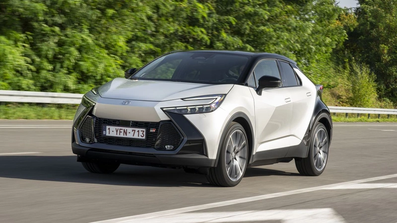 yeni-toyota-c-hr-hybrid-fiyat-liste-dhwq.webp