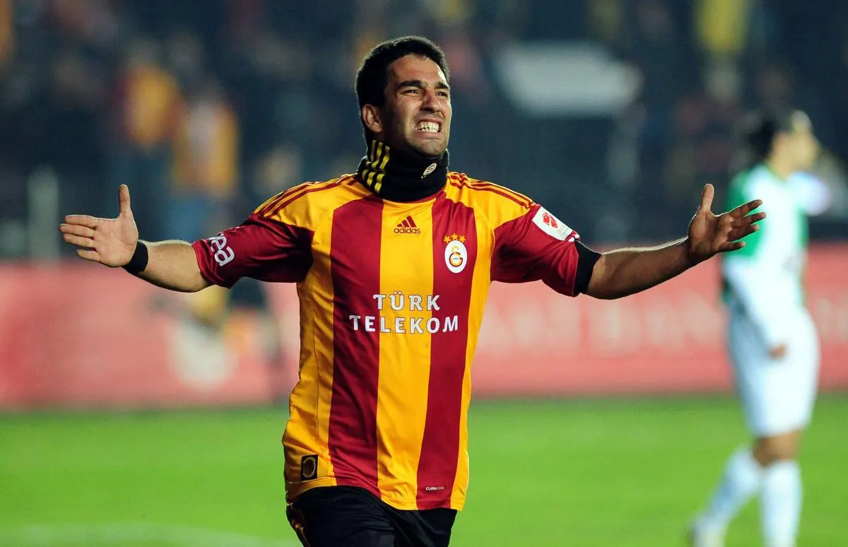 arda-turan-9-yil-sonra-galatasaray-da-1596705131.webp