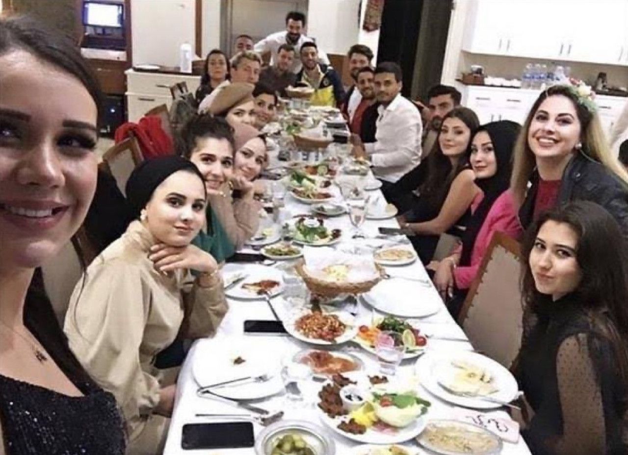 sosyal-medyanin-sampiyonlar-liginde-hangi-fenomenler-var-fotograftaki-12-fenomen-kim-isimleri-neler.jpg