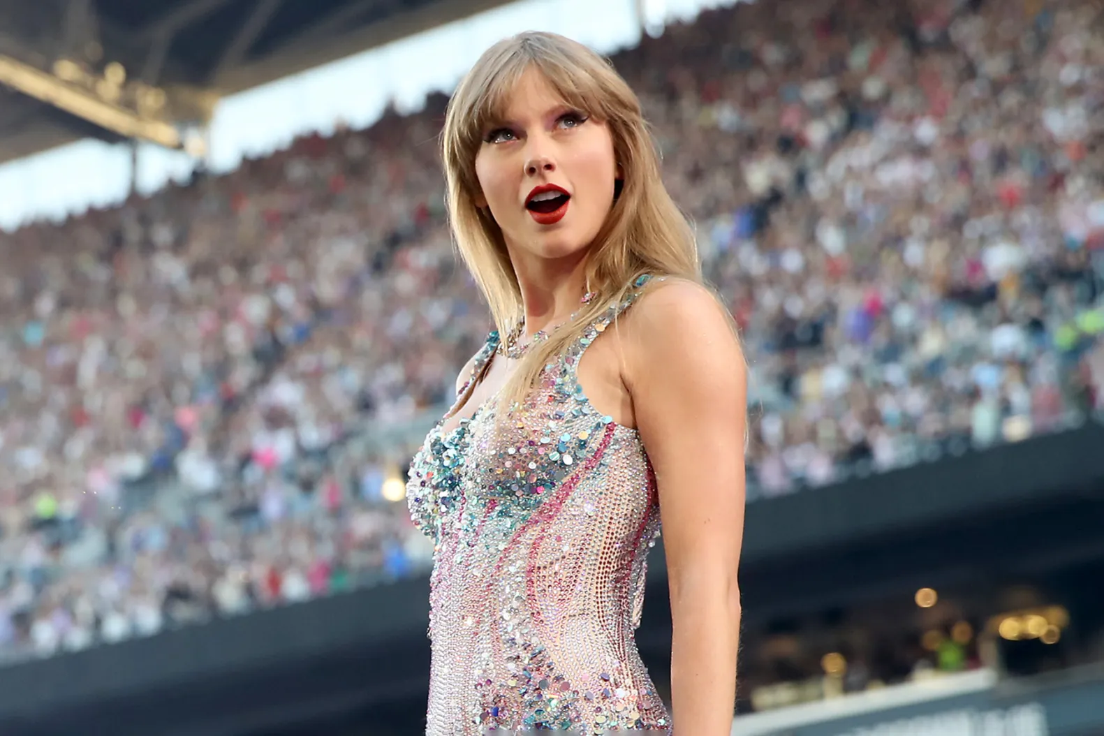 taylor-swifts-tour-gifts.webp