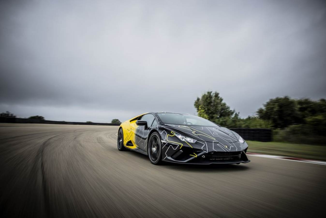 134943749-lamborghini-aktif-tekerlek-gobegi-4.jpg