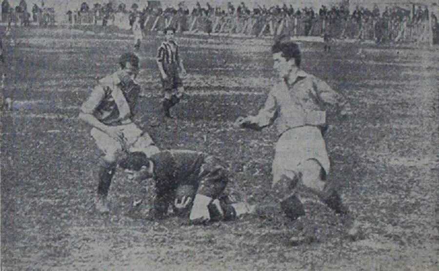 03fa49d9galatasarayfenerbahce-match-in-23-february-1934.jpg