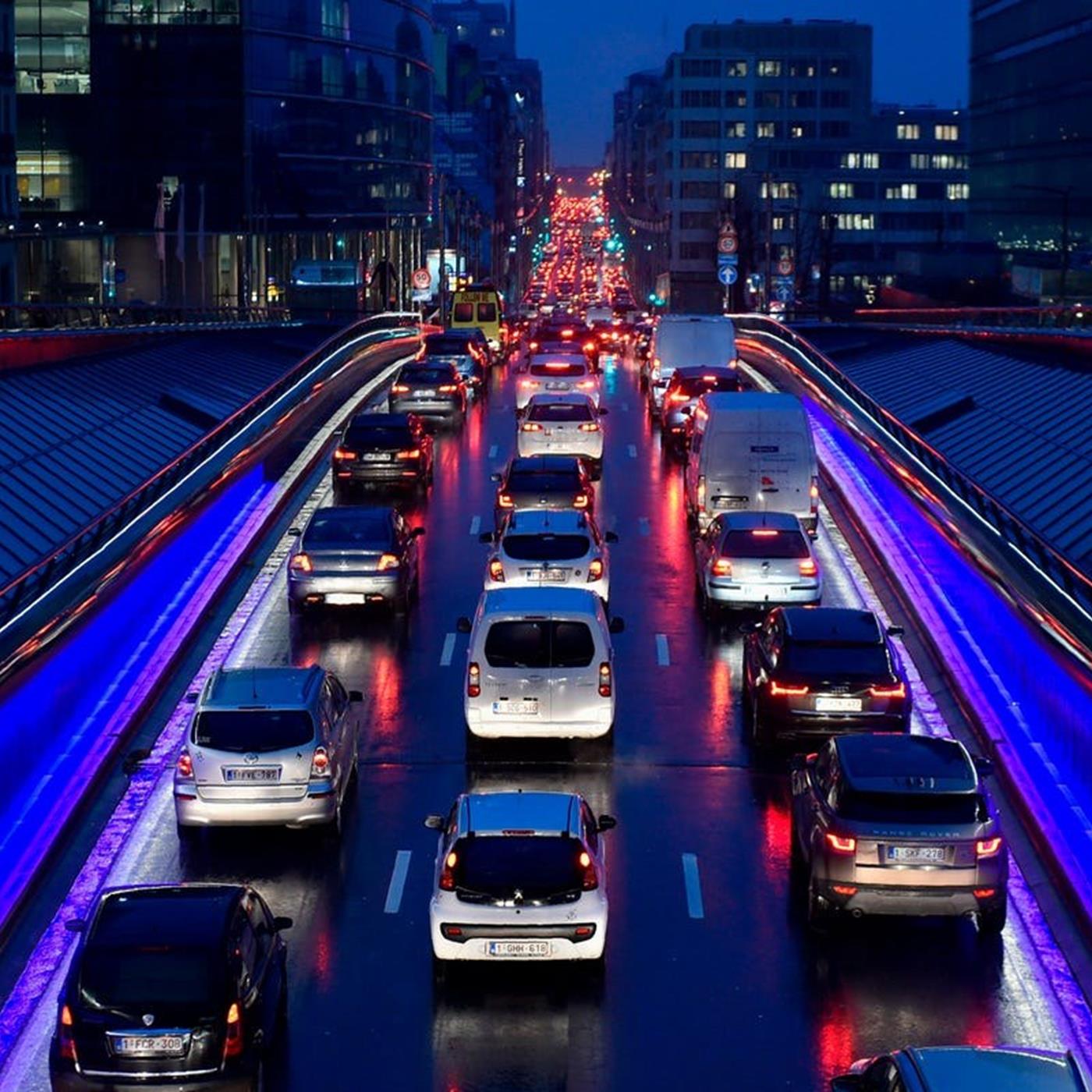 1400x1400beyaz-renkli-dorduncu-trafik-isigi-geliyor.jpg