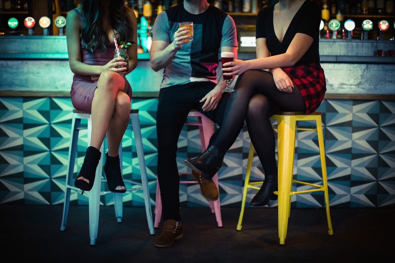 friends-enjoying-drinks-counter-107420-96320.jpg