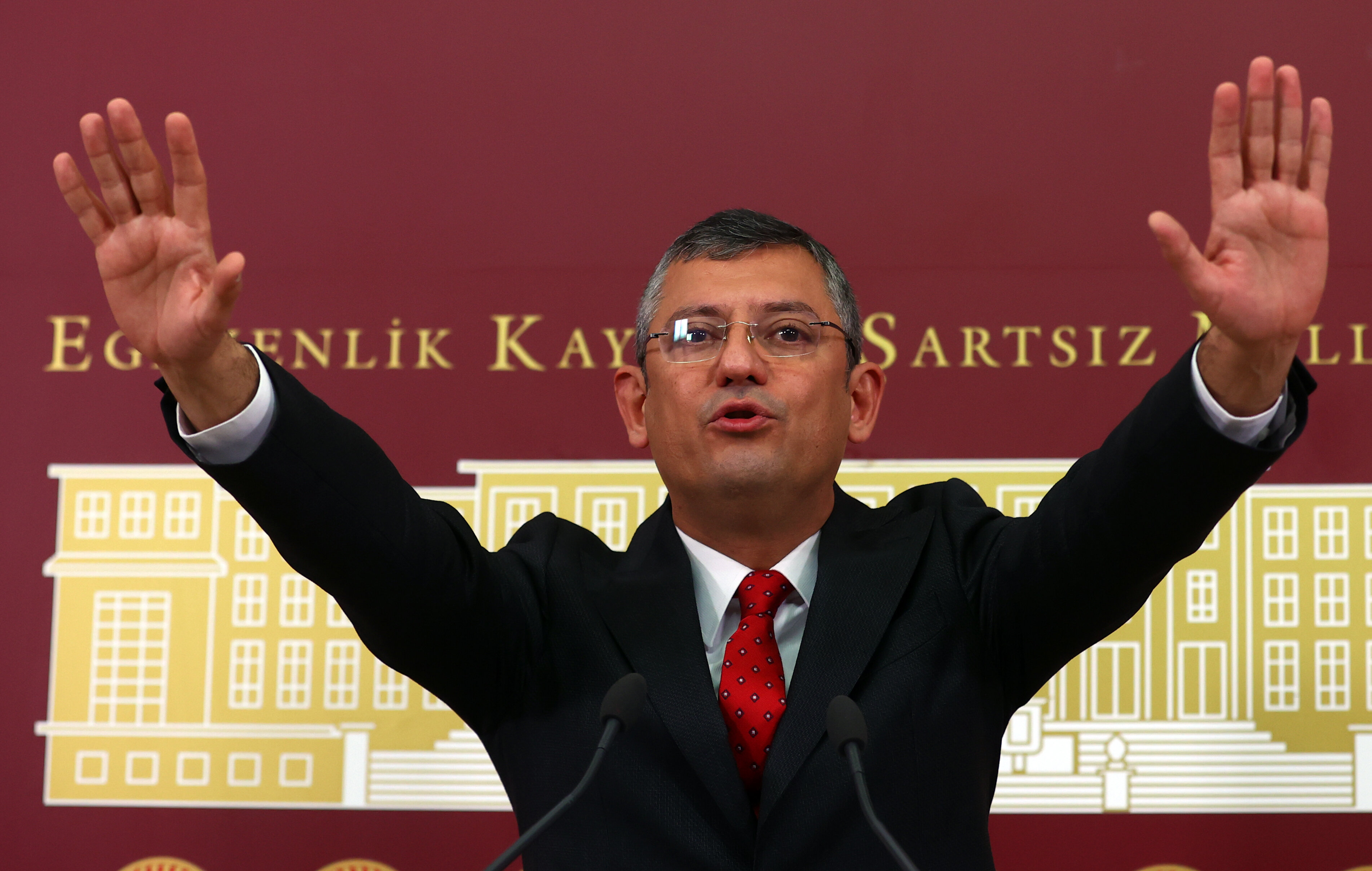 8a4d37fdozgurozelchp2.jpg