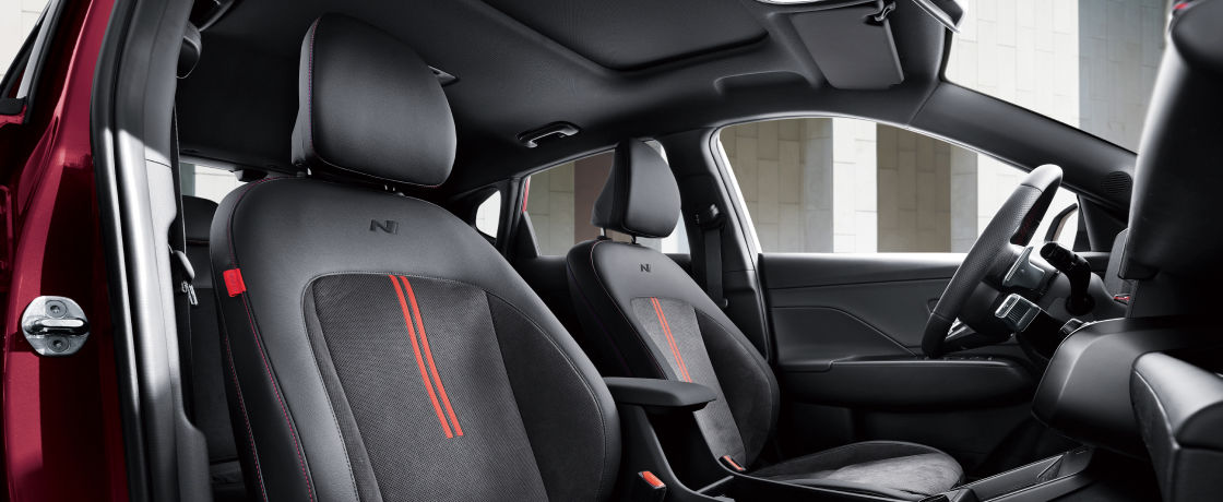 kona-sx2-n-line-alcantara-dashboard-pc-001.jpg