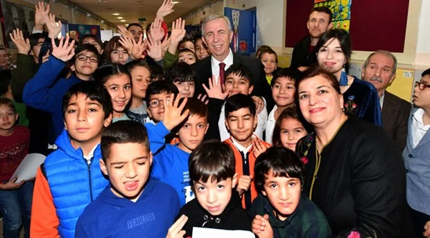 baskan-yavas-ogrencilerin-karne-heyecanina-ortak-oldu-676518-5.webp