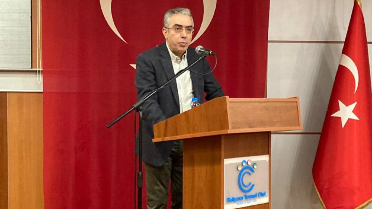 cumhurbaskani-basdanismani-mehmet-ucum-gorevleri-devleti-gayrimesru-gostermek-89z0.webp