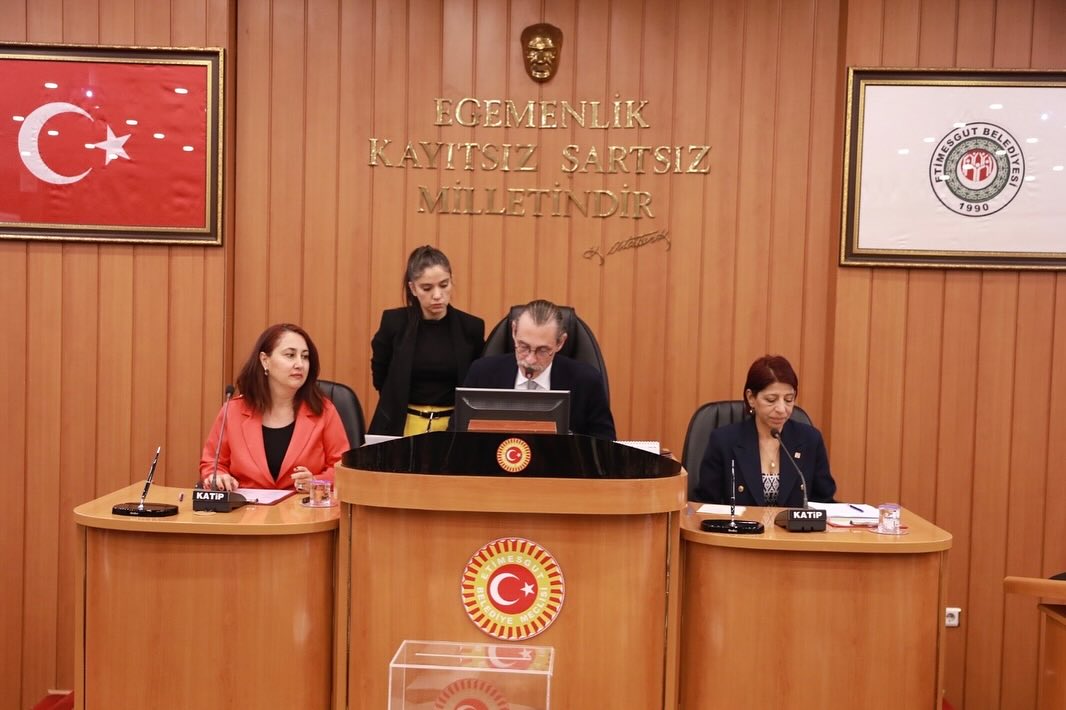 gkuijrswsaakmio.jpg