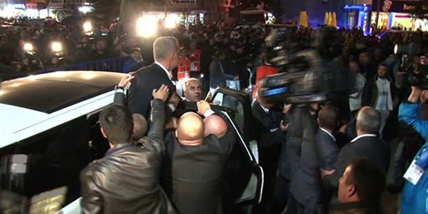 raw-olayli-fbahce-trabzonspor-macinin-perde-arkasinda-neler-oldu-025068326.jpg