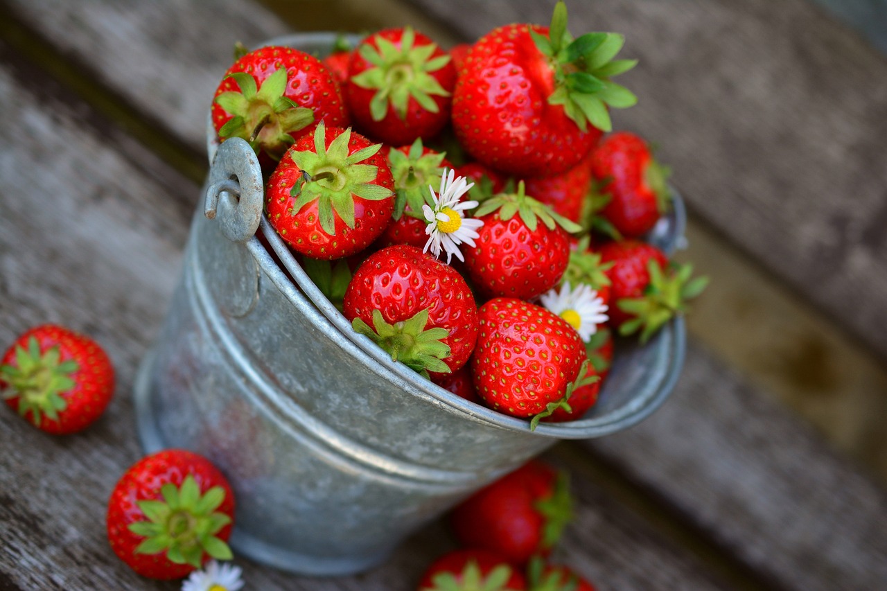 strawberries-3431122-1280.jpg