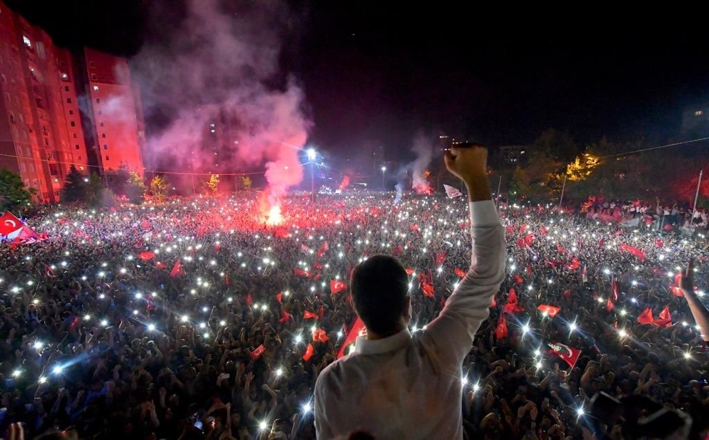 imamoglu-kalabalik.jpeg
