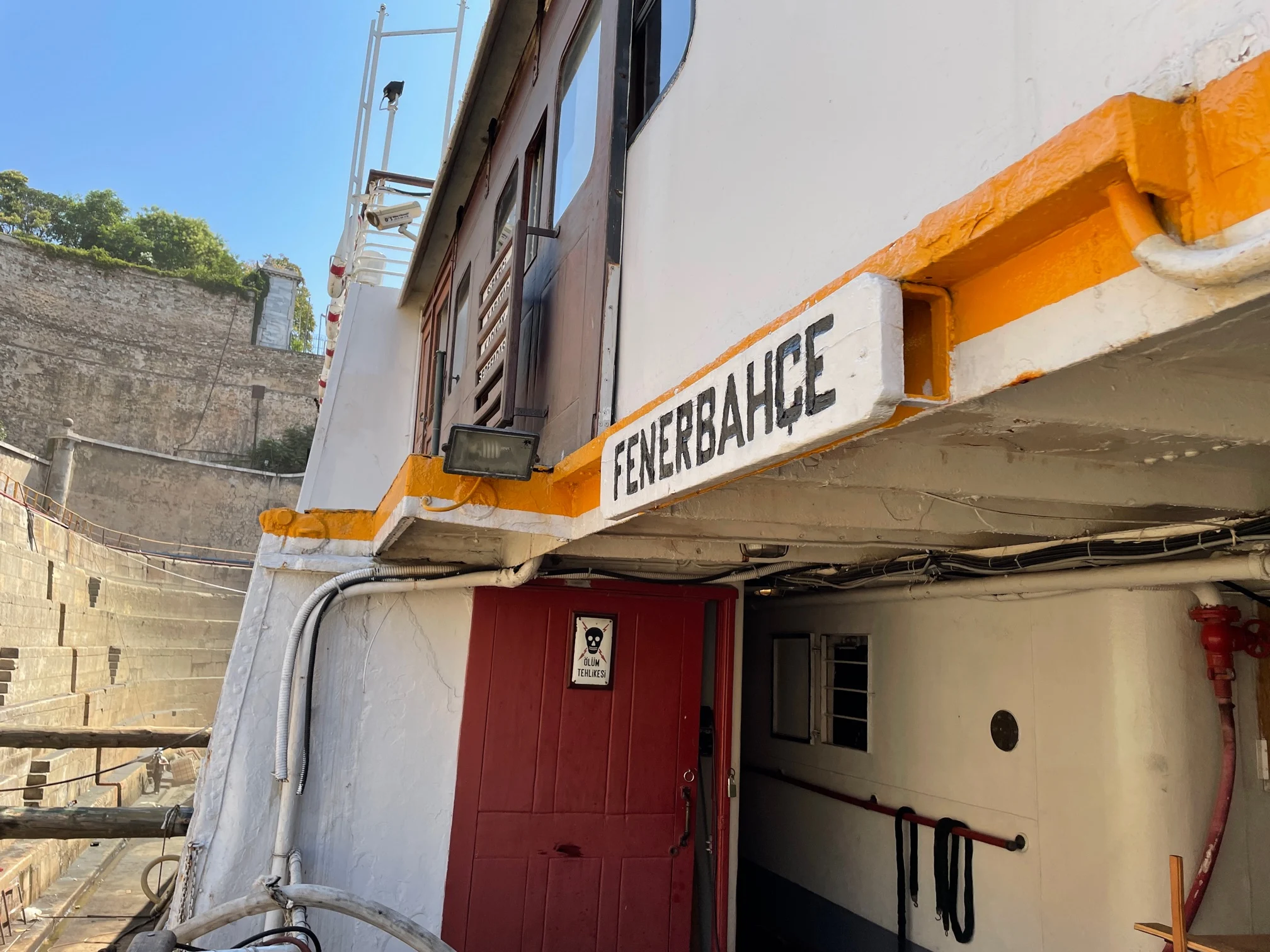 sehir-hatlari-filosunun-ilk-gemilerinden-olan-fenerbahce-vapuru-restore-ediliyor-2359-dhaphoto1.webp