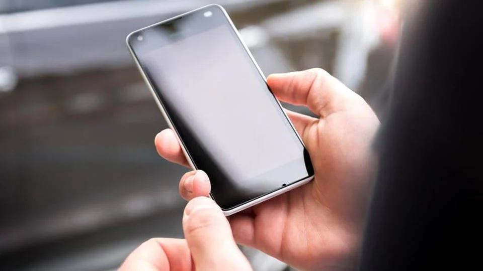 ev-sahibi-kiracisinin-adina-flort-uygulamasindan-hesap-acti-telefon-numarasini-paylasmis.webp