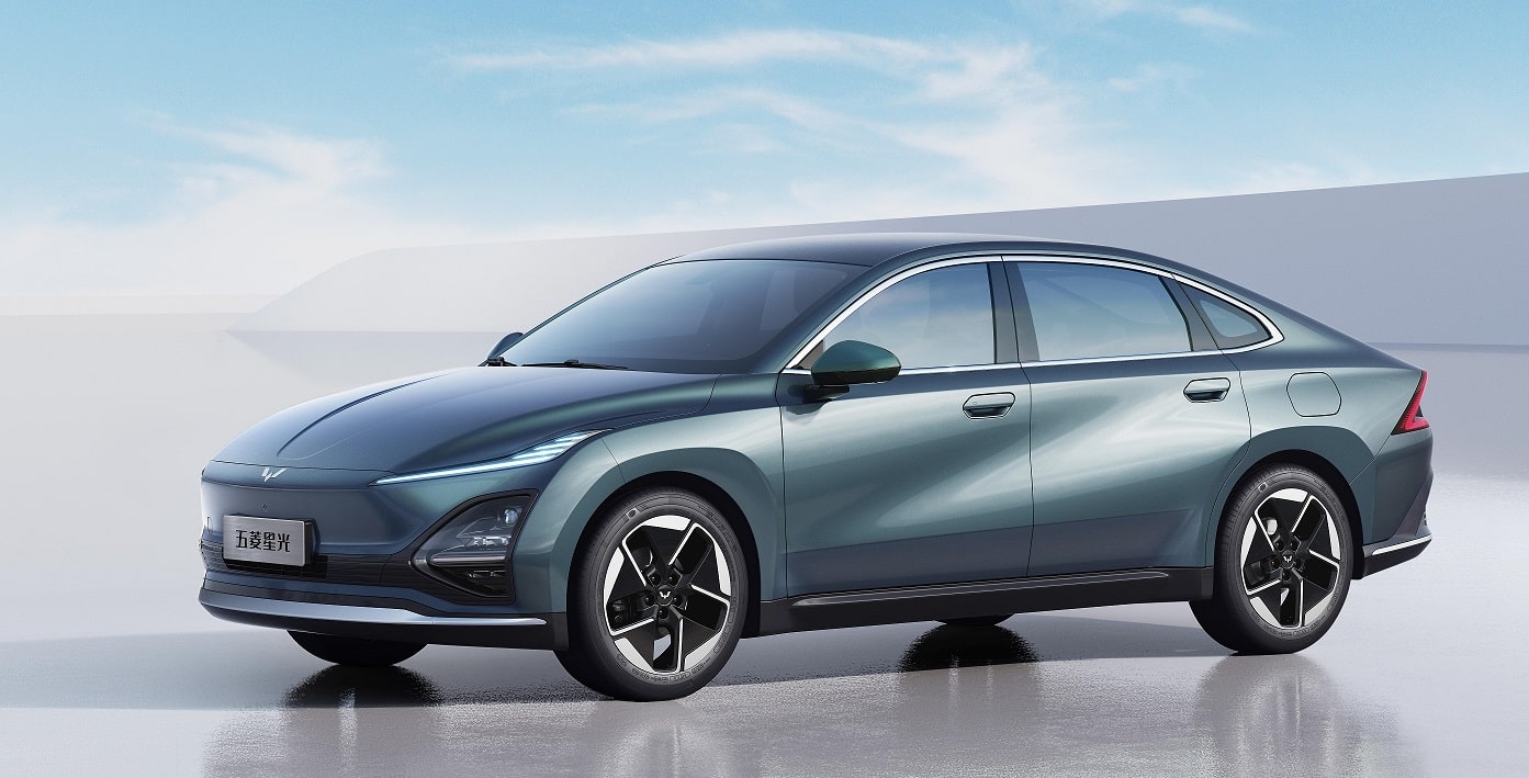 wuling-sedan1.jpg