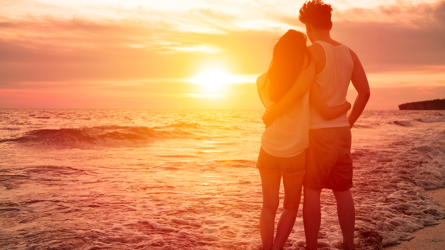 couple-beach-romantic.webp