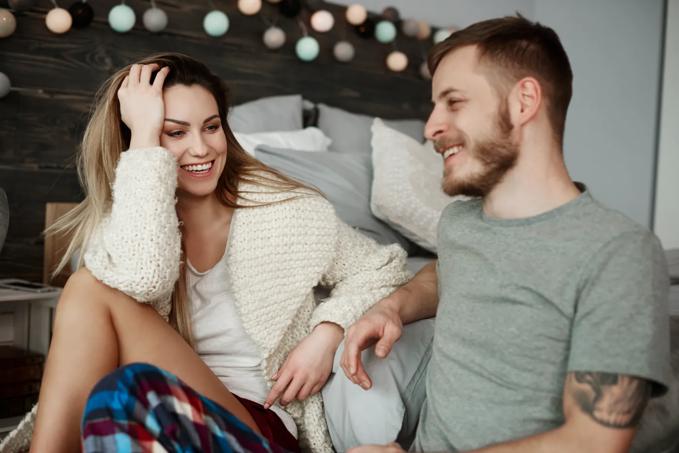 young-couple-talking-in-bedroom-2021-08-27-09-38-55-utc.webp