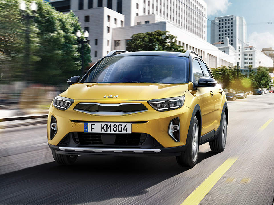 kia-stonic-gls-my22-front-driving.jpg