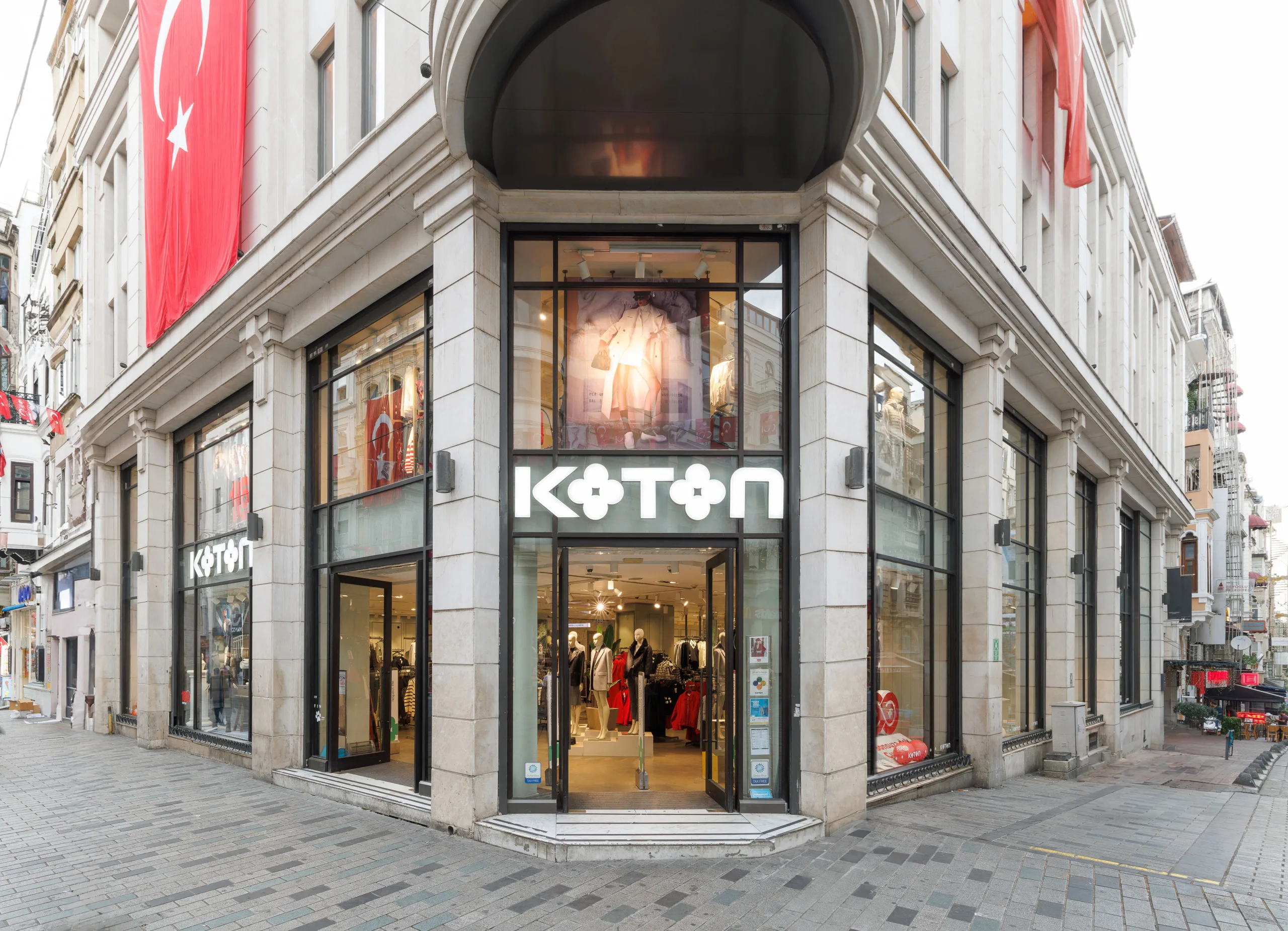 1714160176-koton-ma-aza-g-rsel-scaled.webp