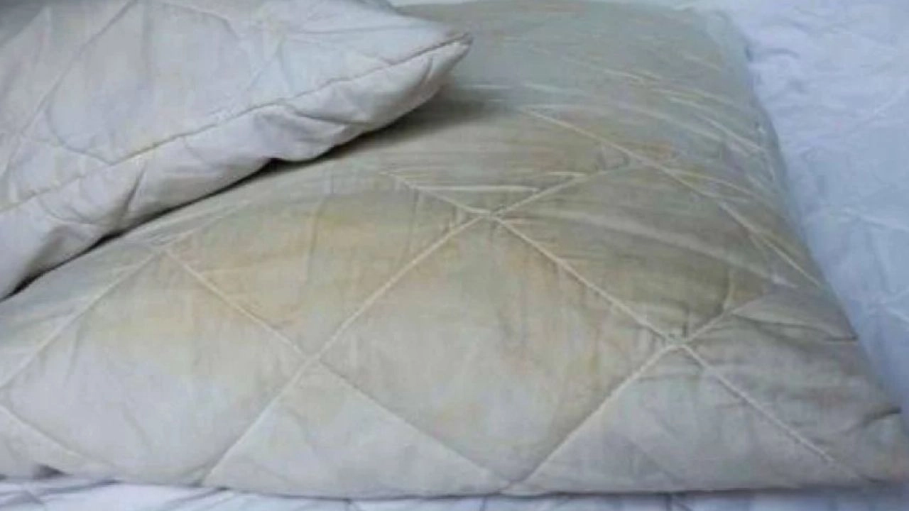 sararan-yastiklari-dakikalar-icinde-bembeyaz-yapiyor.webp
