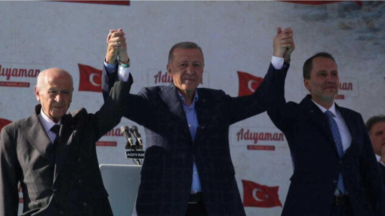 bahcelinin-ardindan-erbakan-da-tepki-gosterdi-erdogana-ortaklarindan-emekliye-zam-baskisi-hfub.webp