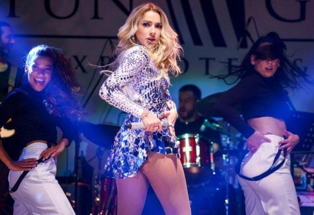 hadise-nin-ic-camasiri-ortaligi-karistirdi-15266143-5463-m.jpg