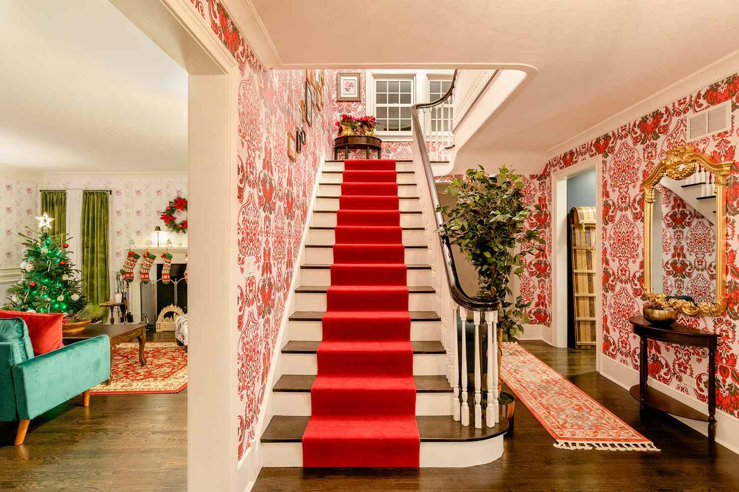 stairs-home-alone-airbnb-homealonebnb1221-02a1e165eef14b199b6740636d69e21d.jpg