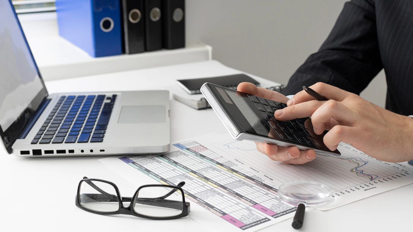 side-view-business-man-calculating-finance-numbers-23-2148793751.webp
