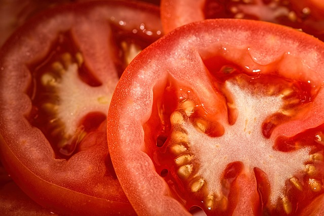 tomatoes-769999-640.jpg