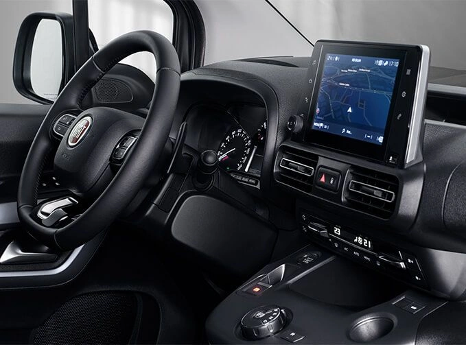 fiat-doblo-kokpit-grvb.webp