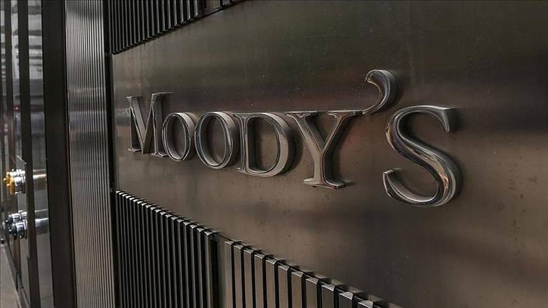 moodys-2093371.jpg