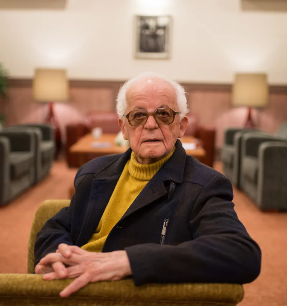 irfan-y-foto-kurtulus-sari-959x1024.webp