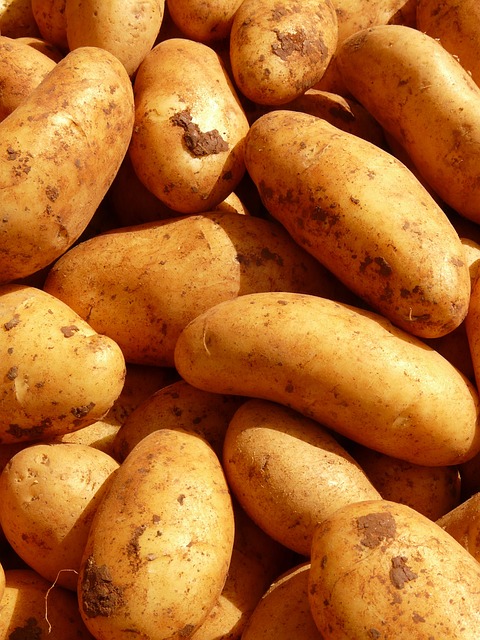 potatoes-5796-640.jpg