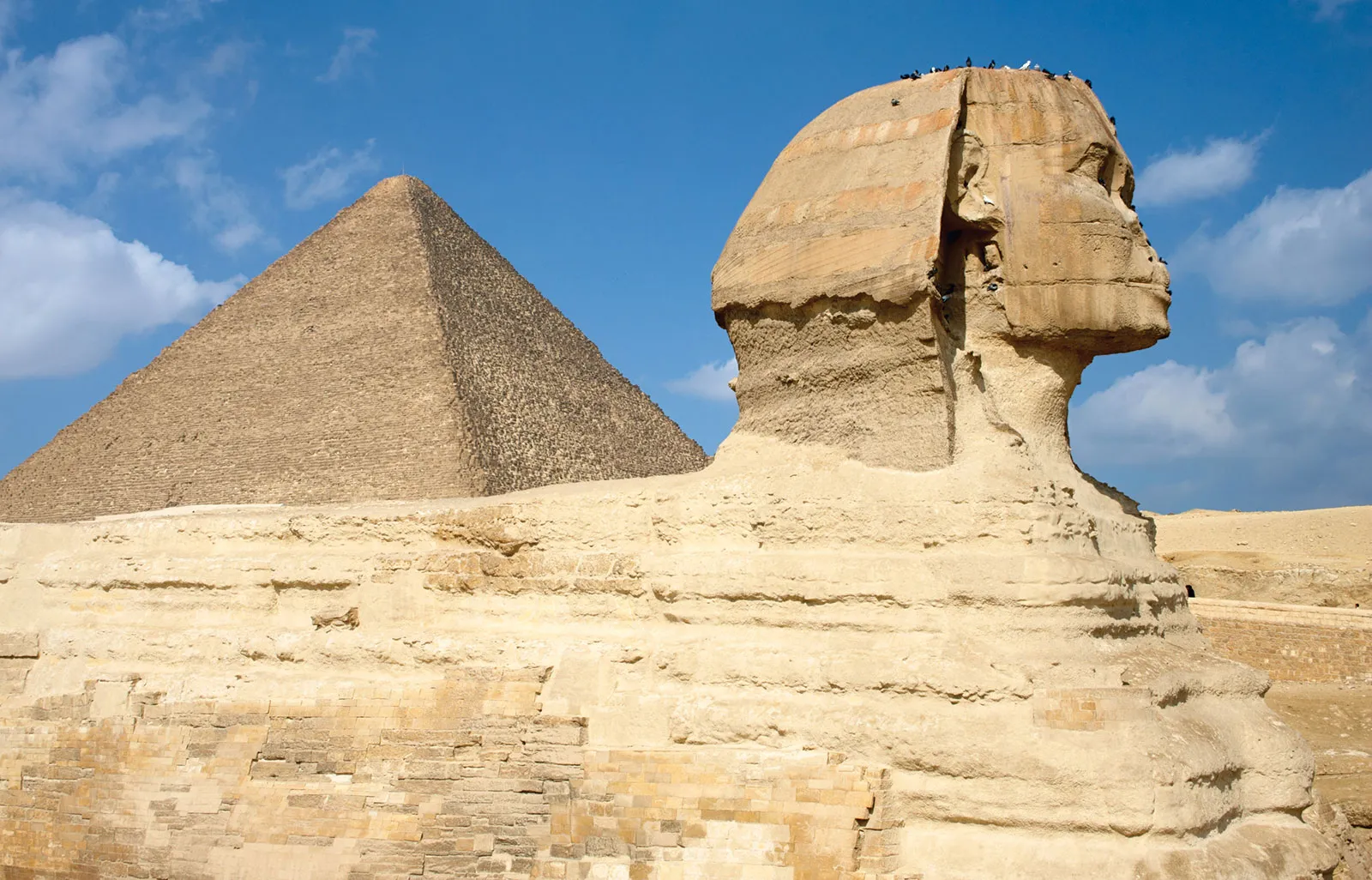 side-view-sphinx-great-pyramid-of-khufu.webp