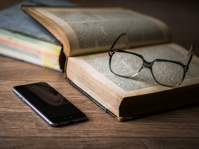 glasses-1052023-640.jpg