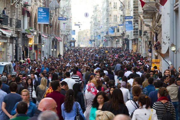 depositphotos-54568433-stock-photo-taksim-istiklal-street.jpg