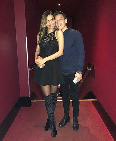 0x0-mesut-ozilin-nisanlisi-amine-gulseden-galatasaraylilari-heyecanlarinda-aciklama-1524817658757.jpg