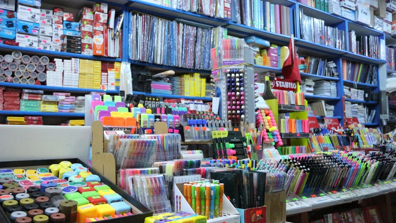 velilerin-en-buyuk-derdi-okul-alisverisi-okul-masraflari-ne-kadar-oldu.webp